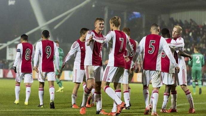 伯纳乌在球 伯纳乌在球